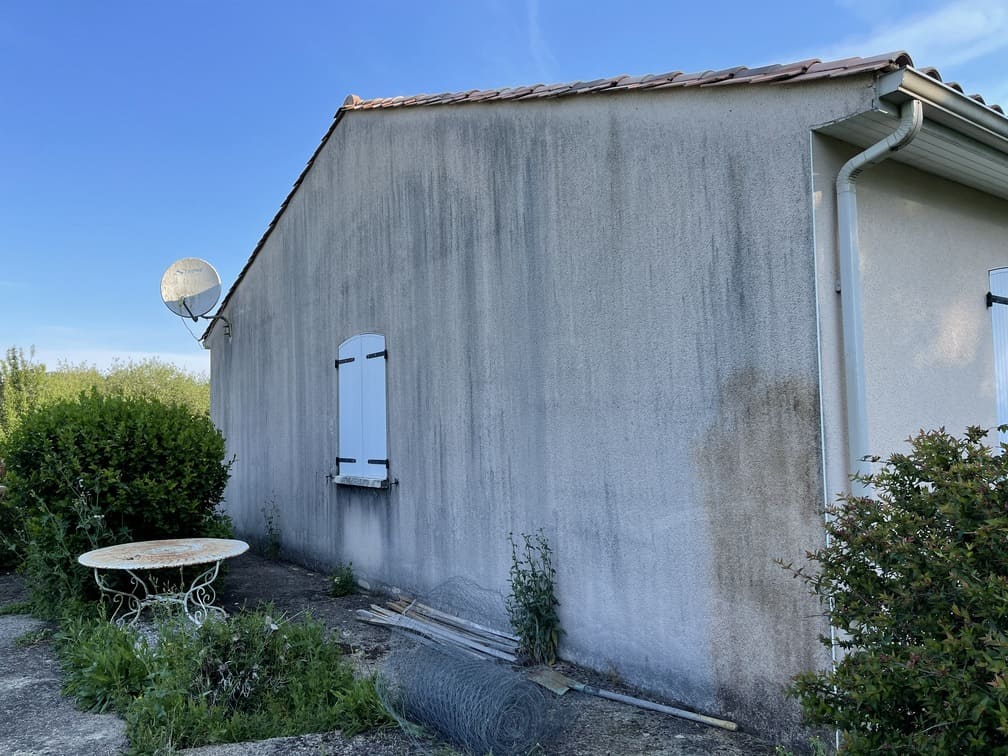 Avant nettoyage de façade en Nouvelle-Aquitaine - Sam'il Nettoie